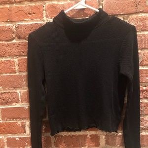 COZY CROPPED URBAN OUTFITTERS BLACK TURTLENECK
